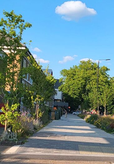 3 Bedroom Flat To Rent In Wolffe Gardens, London, E15