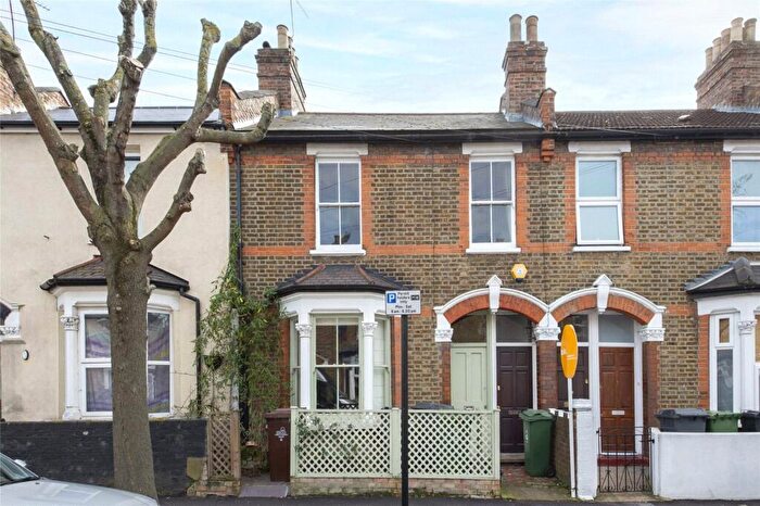 2 Bedroom Flat For Sale In Hove Avenue, Walthamstow, London, E17