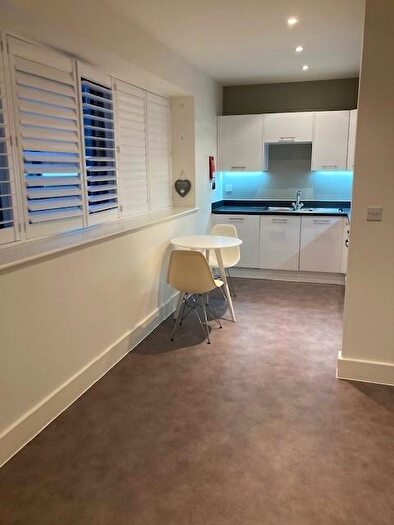 Flat To Rent In Blackburn Road, West Hampstead London, NW6