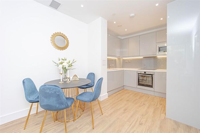 1 Bedroom Flat To Rent In Westgate House, West Gate, London, W5