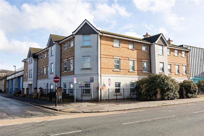 2 Bedroom Apartment For Sale In Crunden Road, South Croydon, CR2