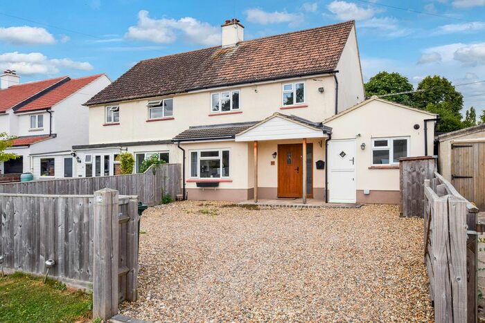 3 Bedroom Semi-Detached House For Sale In Ludgershall Road, Bicester, OX25