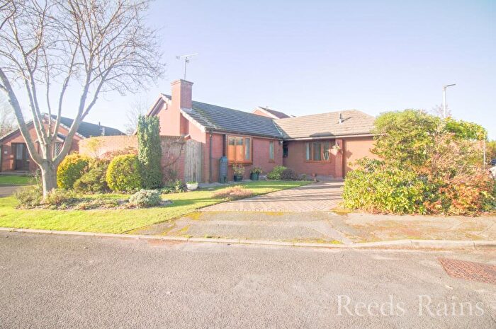 3 Bedroom Bungalow For Sale In St. Marks Crescent, Great Sutton, Ellesmere Port, Cheshire, CH66