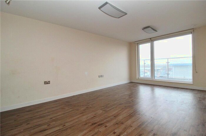 2 Bedroom Flat To Rent In The Green, Southall UB2