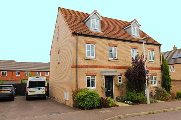 3 Bedroom Semi-Detached House For Sale In Jubilee Close, Sandy, SG19