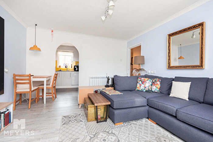 1 Bedroom Flat For Sale In Queens Road, Bournemouth, BH2