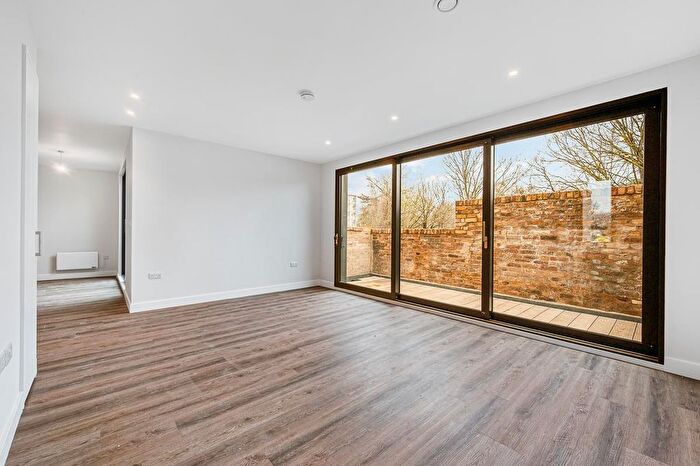 2 Bedroom Flat To Rent In Paddenswick Road, London, W6