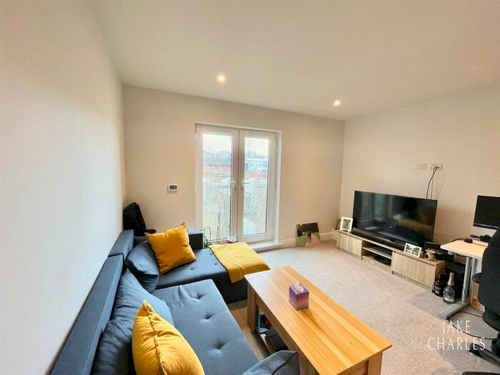 1 Bedroom Flat To Rent In Woodland Court, Soothouse Spring, St. Albans, AL3