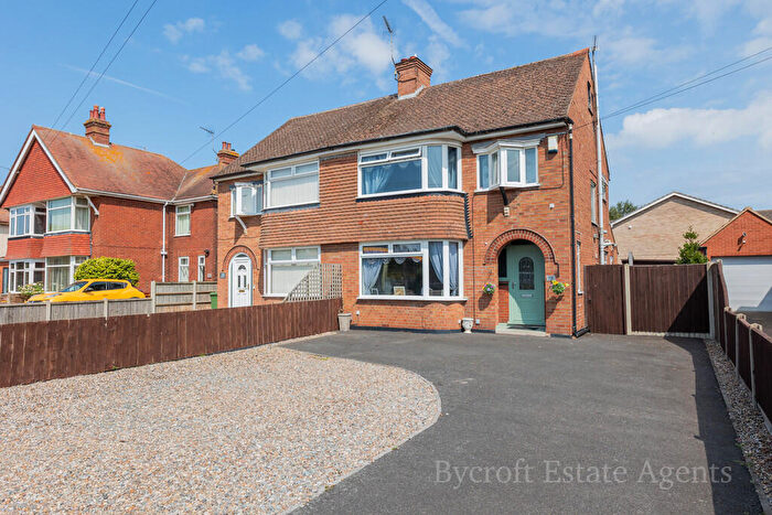 3 Bedroom Semi-Detached House For Sale In Caister Road, Great Yarmouth, NR30