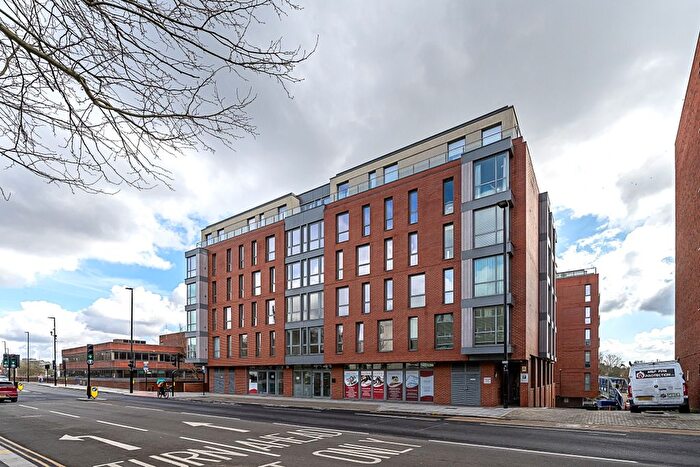 2 Bedroom Flat To Rent In High Street, Brentford, TW8