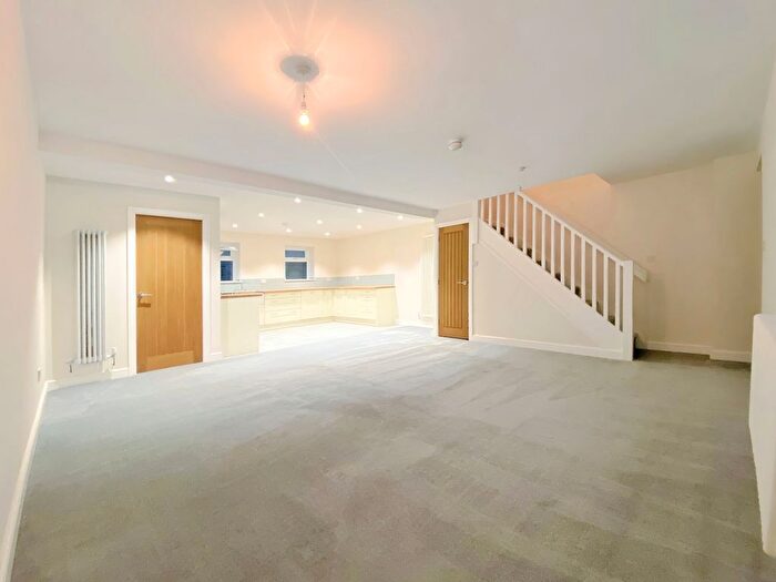 3 Bedroom Terraced House To Rent In Alt Hill Cottages, Ashton-Under-Lyne, Greater Manchester, OL6