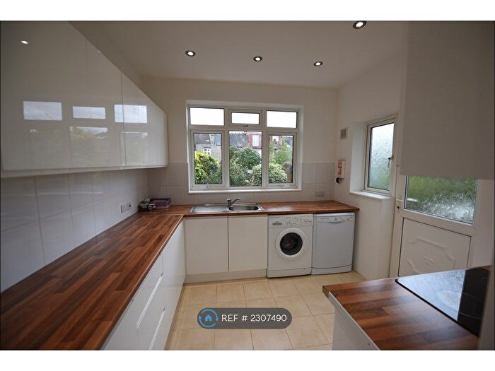 2 Bedroom Maisonette To Rent In Danvers Road, London, N8