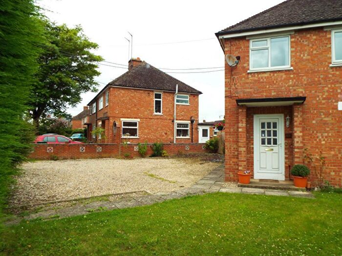 3 Bedroom Semi-Detached House To Rent In Victoria Road, Bicester, OX26