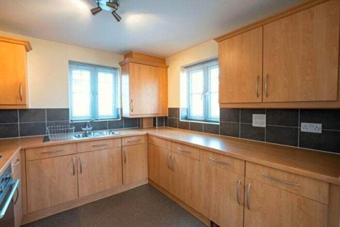 2 Bedroom Flat To Rent In Baxendale Road, Chichester, PO19