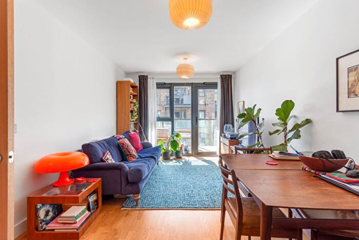 2 Bedroom Flat To Rent In Hythe House, London, N4