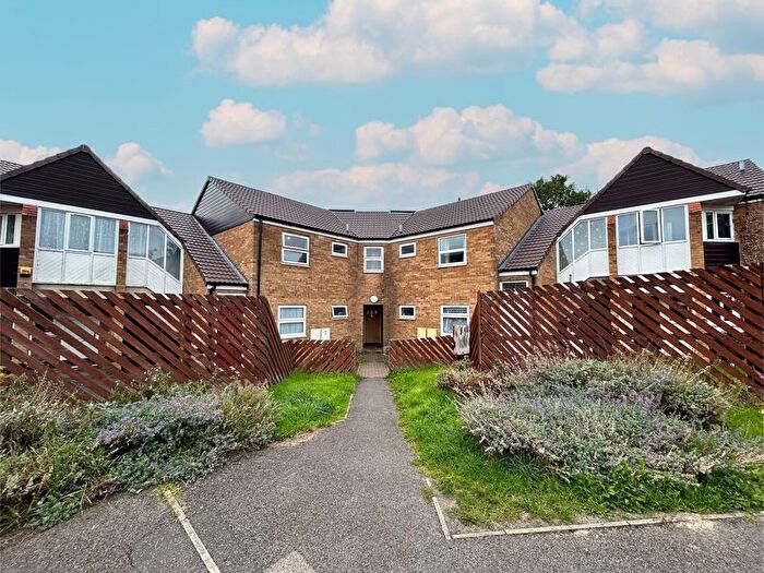 2 Bedroom Flat For Sale In Dylan Court, Houghton Regis, LU5