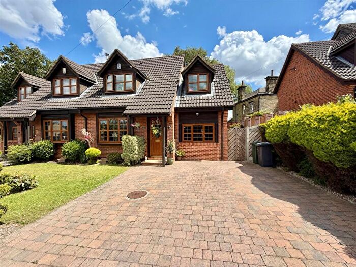 3 Bedroom Semi-Detached House For Sale In Vicarage Court, Cleckheaton, BD19