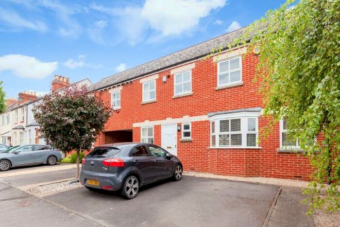 3 Bedroom House To Rent In Woodman Villas, Headington, OX3