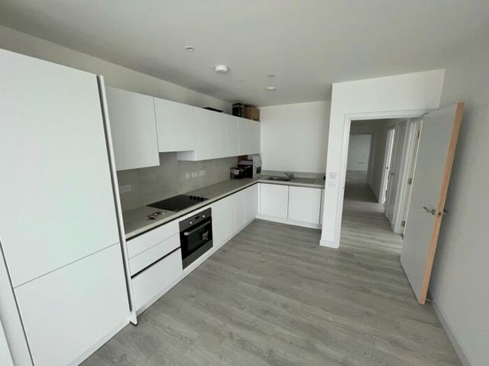 3 Bedroom Flat To Rent In Prince Regent Road, Hounslow, TW3