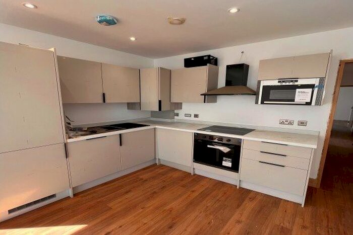 2 Bedroom Flat To Rent In High Street, Gravesend, DA11