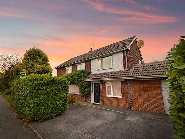 4 Bedroom Detached House For Sale In Lambs Farm Road, Horsham, RH12