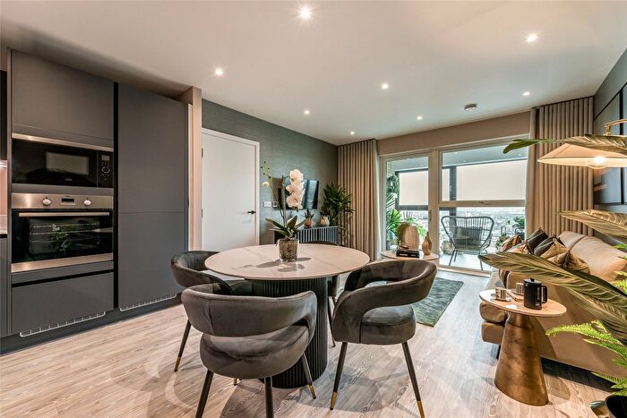 2 Bedroom Flat For Sale In Kew Bridge Rise, Capital Interchange Way, TW8