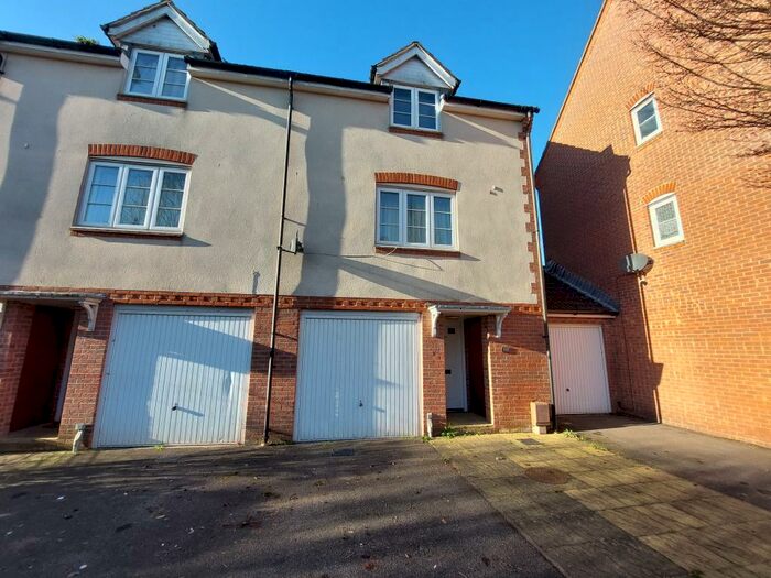 3 Bedroom Town House To Rent In Chichester, PO19