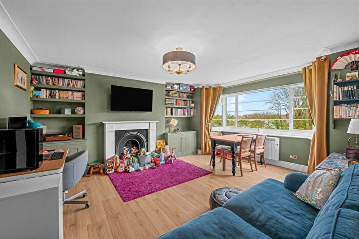 2 Bedroom Flat For Sale In Deanhill Court, Upper Richmond Road West, SW14