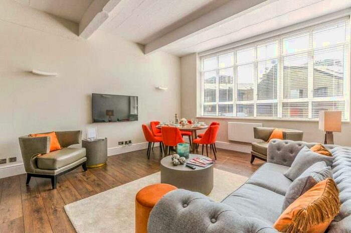 3 Bedroom Apartment To Rent In Dingley Road, Islington, London, EC1V