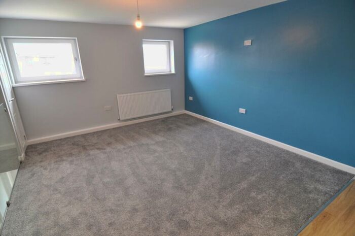 1 Bedroom Apartment To Rent In Spruce Avenue, Royston, S71