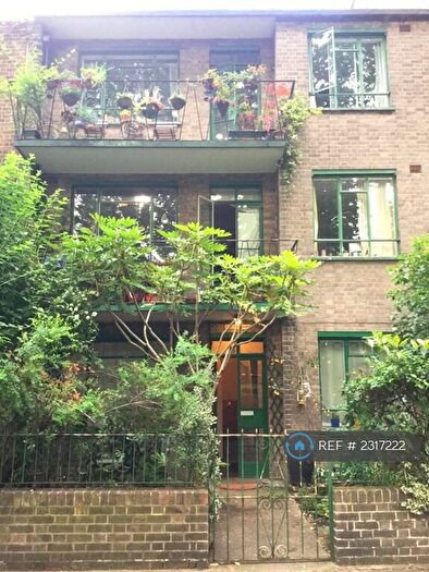 2 Bedroom Flat To Rent In Victoria Park Square, London, E2