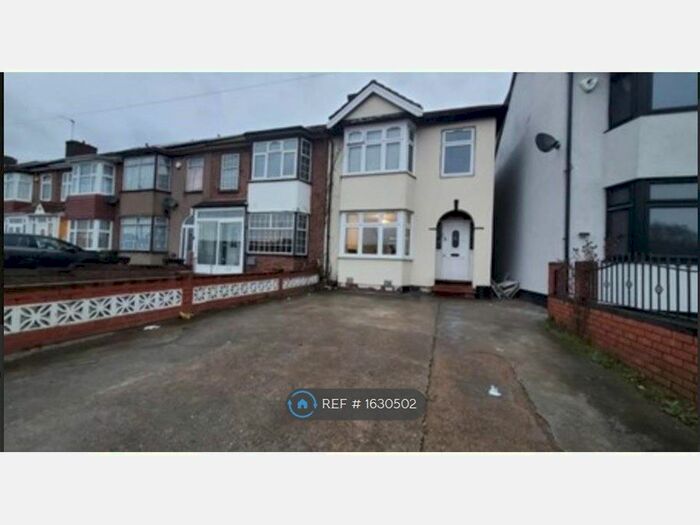 3 Bedroom Semi-Detached House To Rent In Newham Way, London, E6