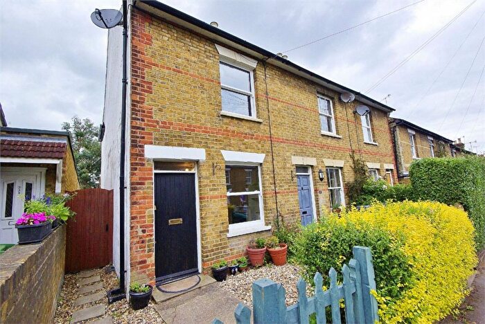 2 Bedroom End Of Terrace House To Rent In Park Road, Bushey, WD23