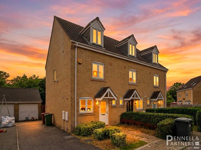3 Bedroom End Of Terrace House For Sale In Boleyn Avenue, Peterborough, PE2