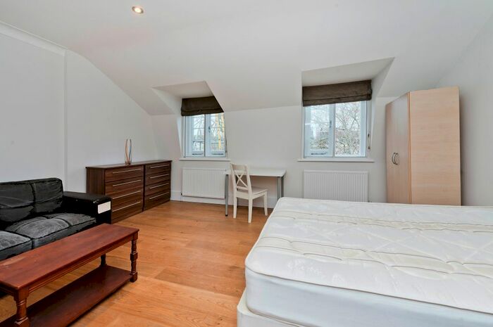 3 Bedroom Flat To Rent In Sussex Gardens, Paddington, London W2