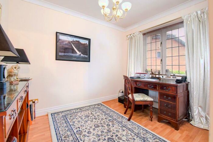 5 Bedroom Detached House To Rent In Tudor Hill, Sutton Coldfield, B73