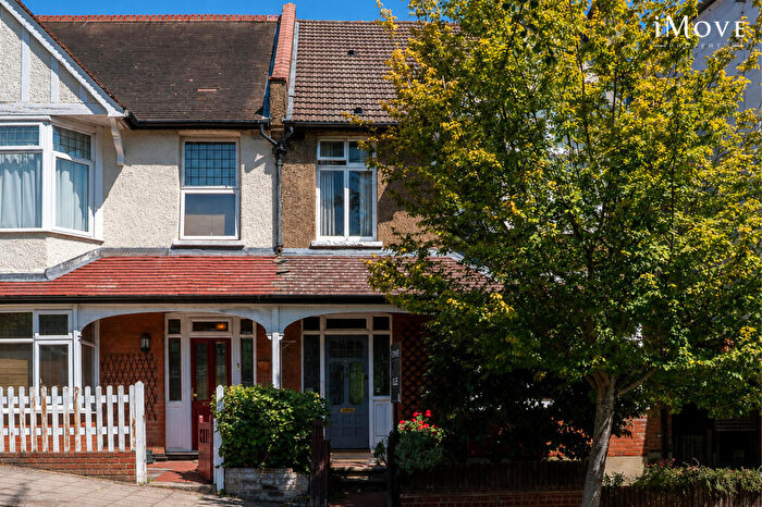 4 Bedroom Semi-Detached House For Sale In Milestone Road, London, SE19