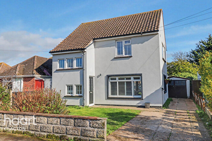 3 Bedroom Detached House For Sale In Gainsford Avenue, Clacton-On-Sea, CO15
