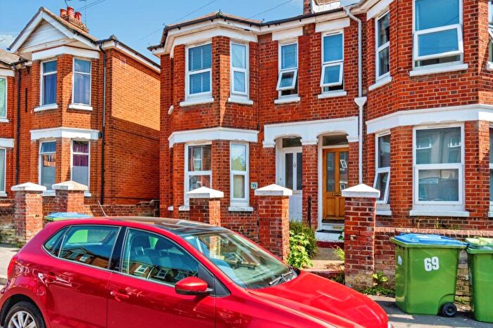 5 Bedroom Semi-Detached House For Sale In Burlington Road, Polygon, Southampton, Hampshire, SO15