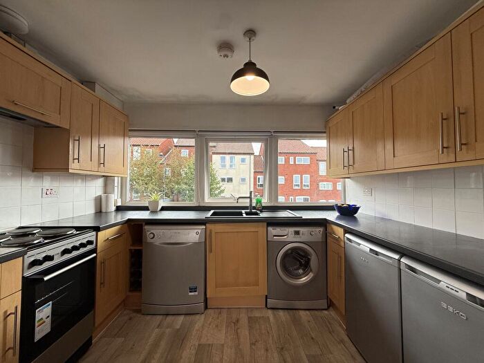 2 Bedroom Flat To Rent In Blythe Court, Coleshill, B46