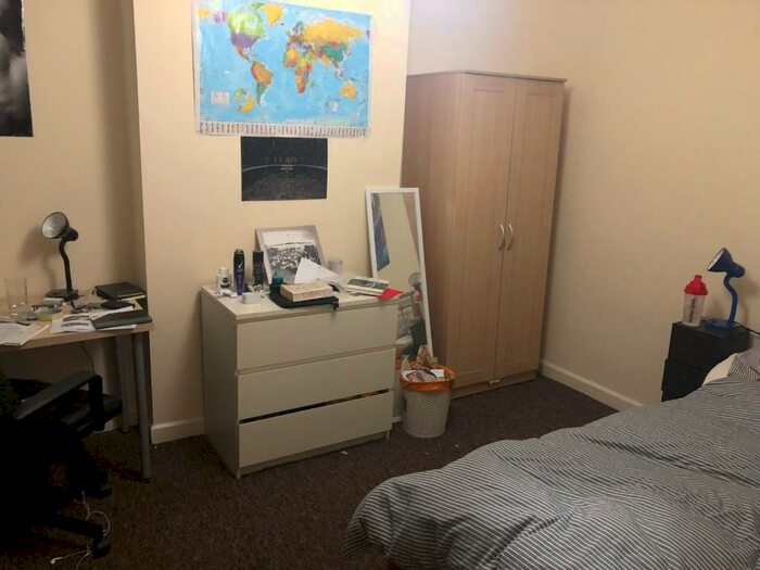 6 Bedroom Terraced House To Rent In Teversal Avenue, Nottingham, NG7