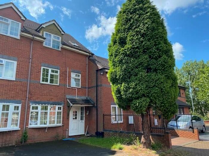 4 Bedroom Semi-Detached House To Rent In Hawthorn Close, Bordesley Village, Birmingham, B9