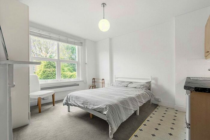 Studio To Rent In Elms Crescent, Abbeville Village, London, SW4