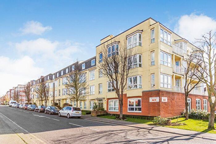 1 Bedroom Flat For Sale In Burleigh Court, Station Road, Westcliff-On-Sea, SS0