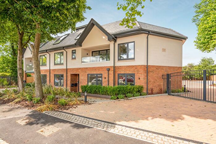 2 Bedroom Flat For Sale In Old Kiln Road, Flackwell Heath, High Wycombe, Buckinghamshire, HP10