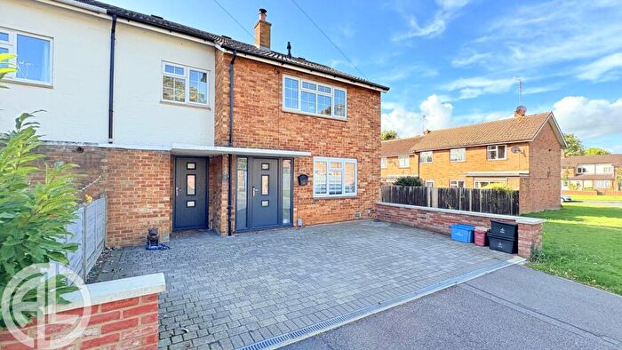 3 Bedroom Semi-Detached House For Sale In Green Close, Stevenage, SG2