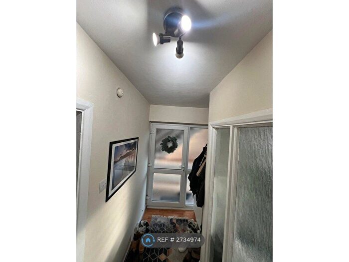 3 Bedroom Flat To Rent In London Road, Stanmore, HA7