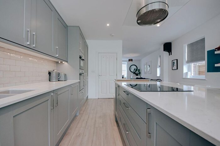 3 Bedroom Detached House For Sale In Aldenham Road, Bushey, WD23