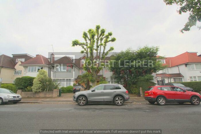 Studio To Rent In Ridgeway, Golders Green, NW11