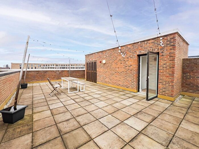 3 Bedroom Flat To Rent In Peloton Avenue, Stratford, London, E20